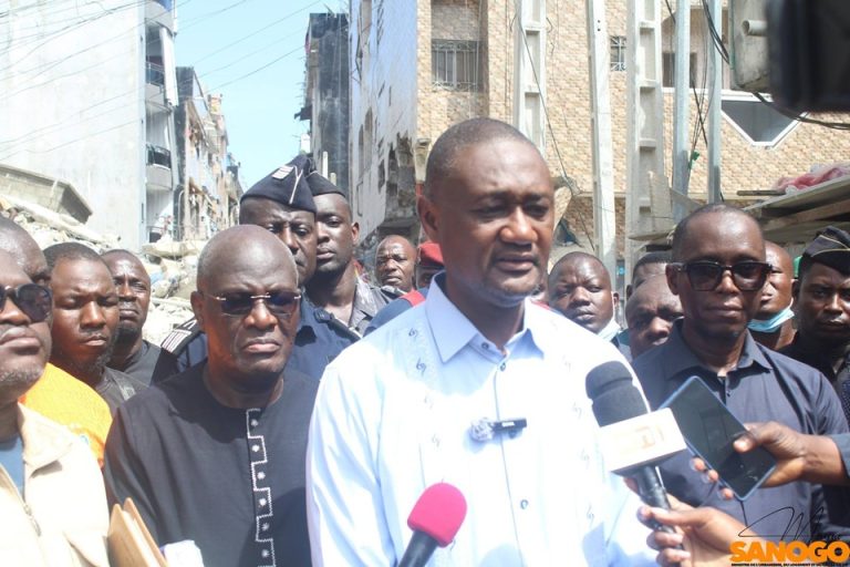 Côte d’Ivoire-AIP/ Le ministre Moussa Sanogo appelle à renforcer les contrôles après l’effondrement d’un immeuble à Koumassi Soweto