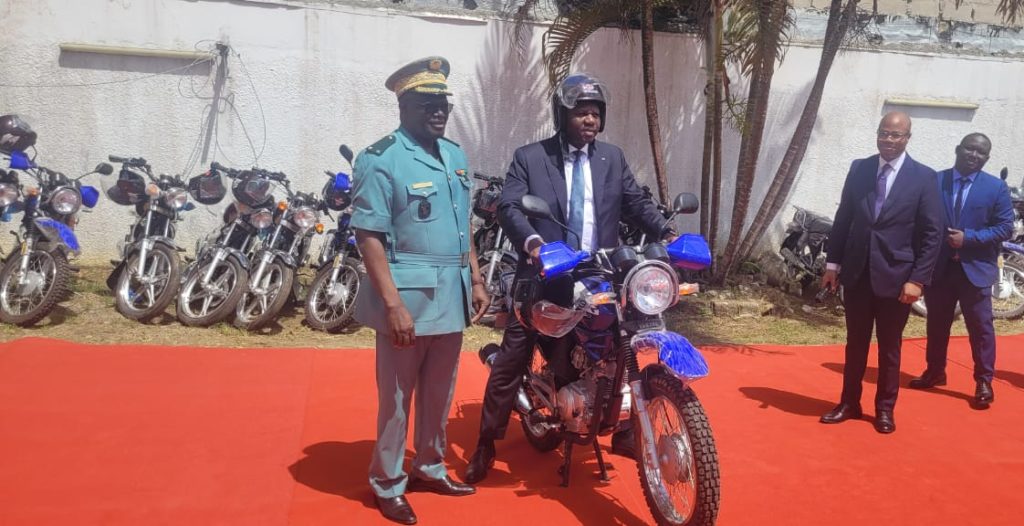 Côte d’Ivoire-AIP / Le ministère de l’environnement renforce les capacités opérationnelles de l’OIPR avec une dotation de 17 motos