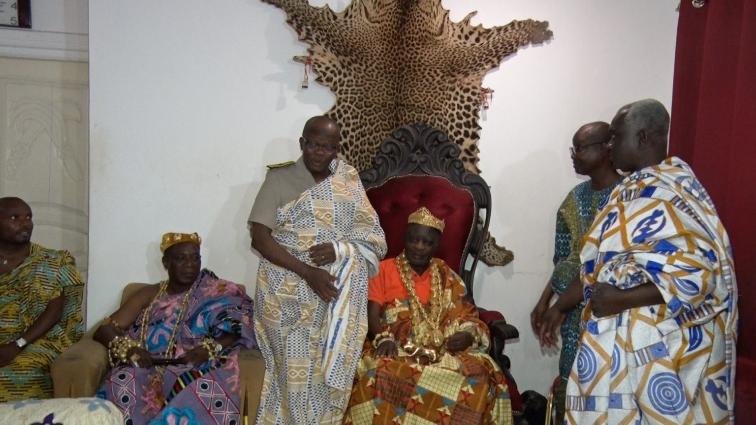 Côte d’Ivoire-AIP / Le préfet de région du Sud-Comoé rend une visite de courtoisie au Roi du Sanwi