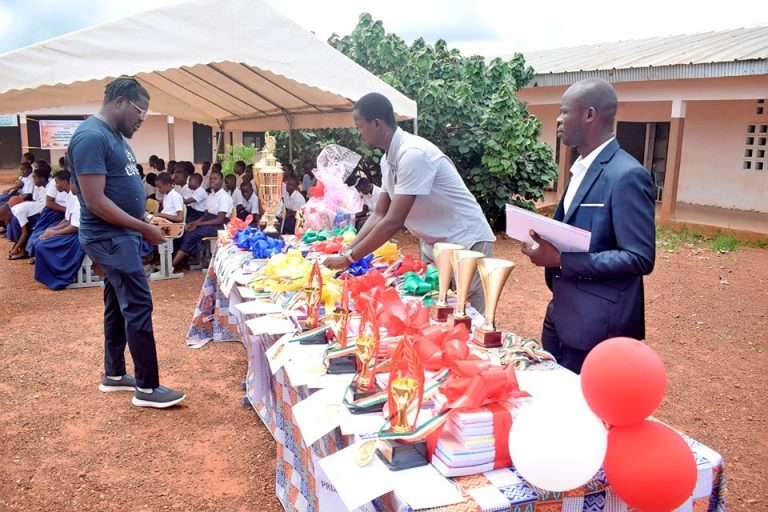 Côte d’Ivoire-AIP/ Le collège moderne Dominique Ouattara de Yaoudé célèbre l’excellence scolaire et le leadership féminin