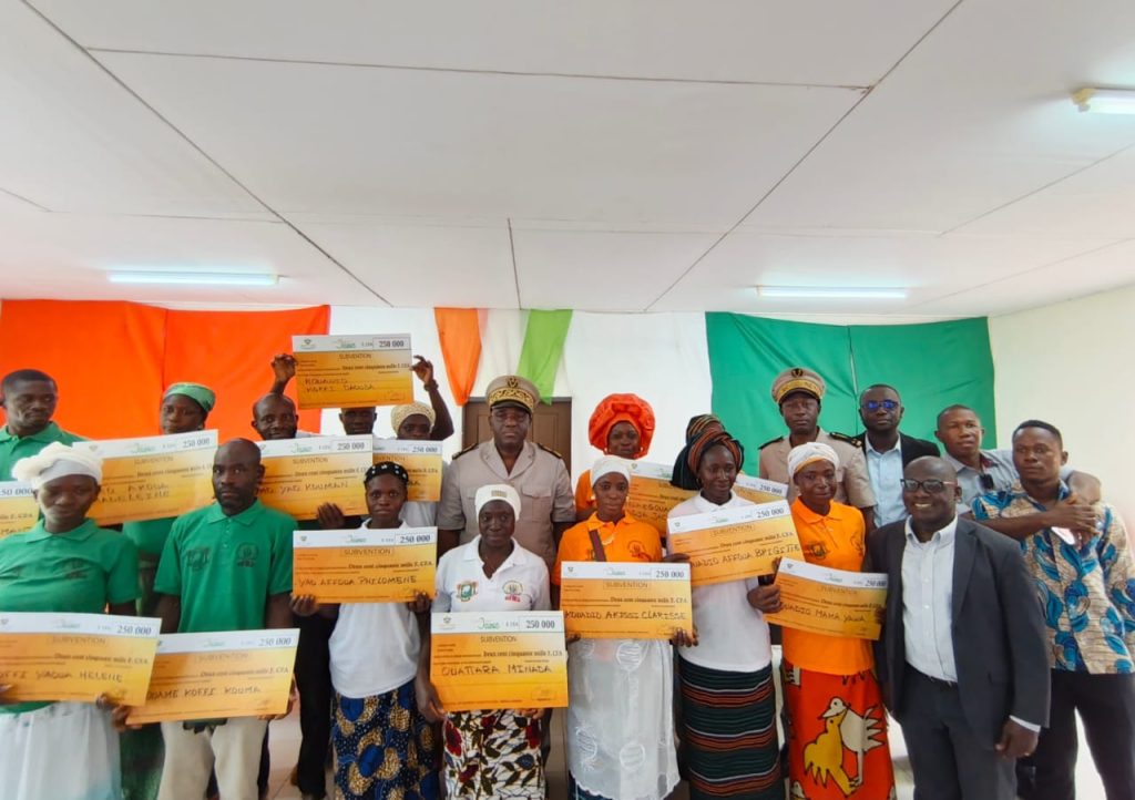 Côte d’Ivoire-AIP/ Des acteurs du secteur informel de Nassian reçoivent des subventions pour leur autonomisation