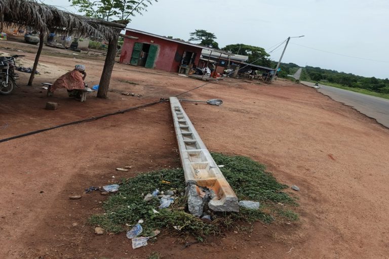 Côte d’Ivoire-AIP / Une semaine après la chute d’un poteau électrique, Bokala toujours plongé dans le noir