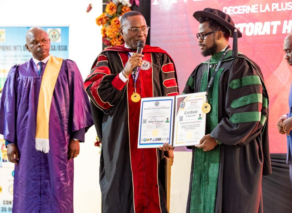 Côte d’Ivoire-AIP / Distingué docteur honoris causa, le révérend Emmanuel Atébi place la jeunesse au cœur du leadership transformateur