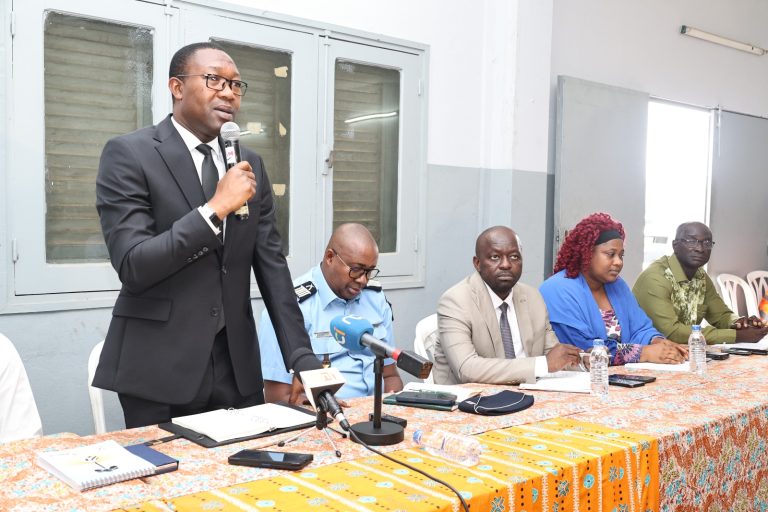 Côte d’Ivoire-AIP/ Le ministère des Transports annonce la traque des « dabagaous » et bavettes fantaisistes sur les minicars