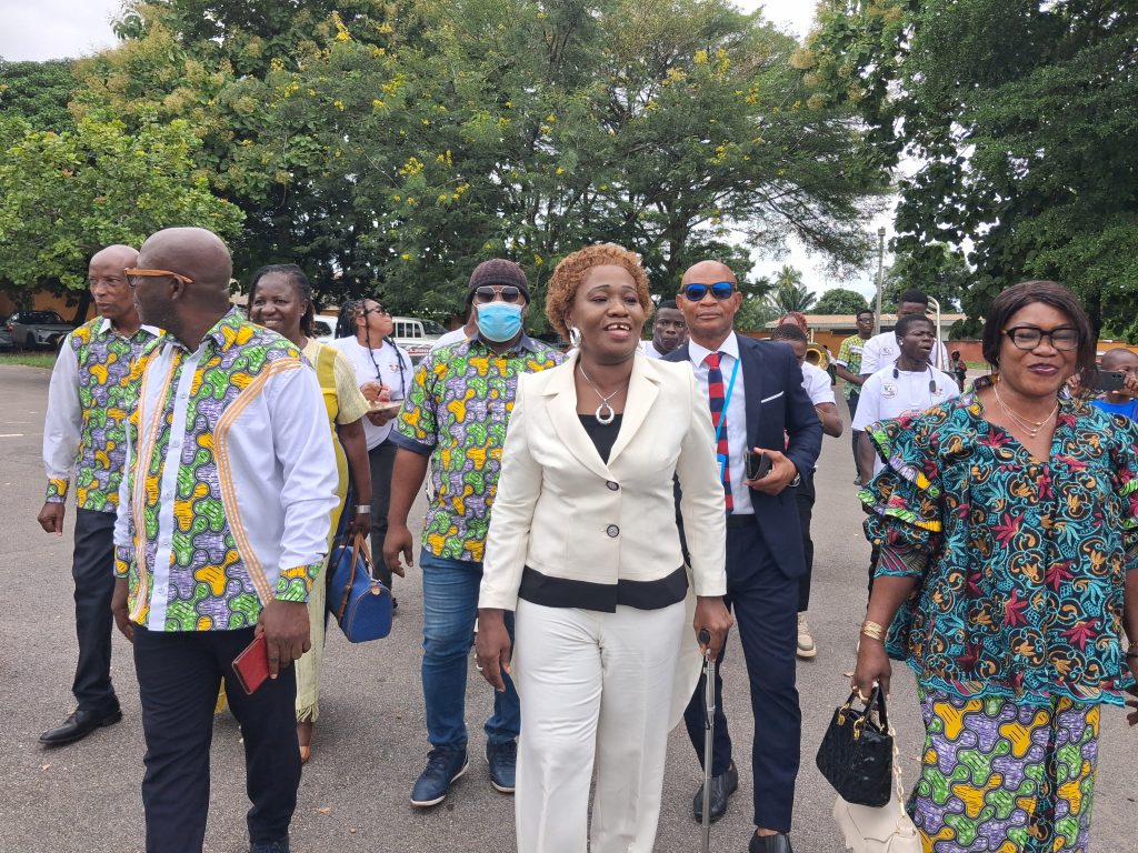 AIP/ Bouaflé rend hommage à l’inspectrice Claudine Dubard pour 42 années au service de l’école ivoirienne