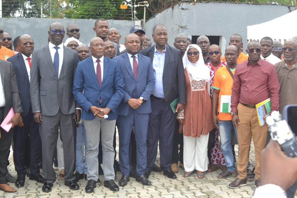 Côte d’Ivoire -AIP/ le PMUA lance le dépôt des dossiers pour la phase pilote du renouvellement du parc des taxis et gbaka