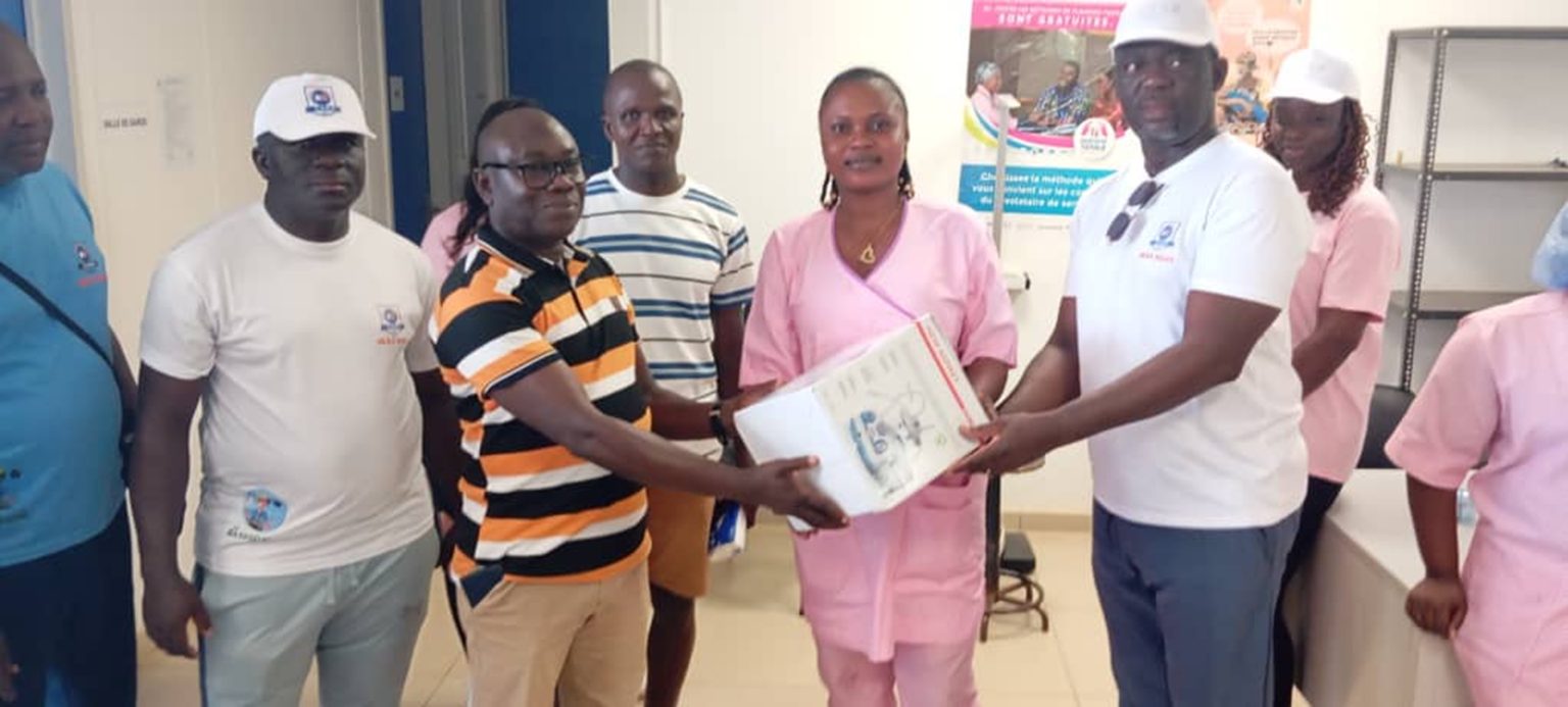 Côte d’Ivoire-AIP/ Un club sportif et une ONG offrent des vivres et non-vivres à la prison et à la maternité de Sassandra