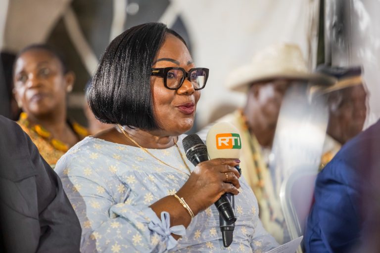 Côte d’Ivoire-AIP/ Développement du grand Ouest : Anne Désirée Ouloto-Lamizana reçoit les encouragements des populations de San-Pedro et de Tabou