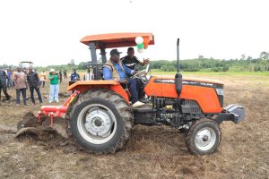 Côte d’Ivoire-AIP/ Le ministre délégué Bernard Comoé lance la phase pilote d’appui aux riziculteurs du département de Daloa