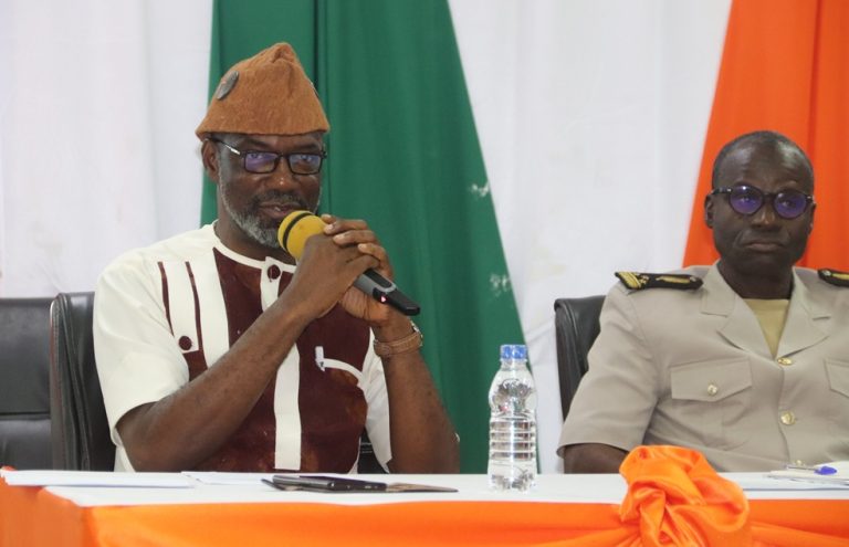 Côte d’Ivoire-AIP / Journées nationales du service public à Daloa : un responsable régional de l’administration dénonce le retard des fonctionnaires
