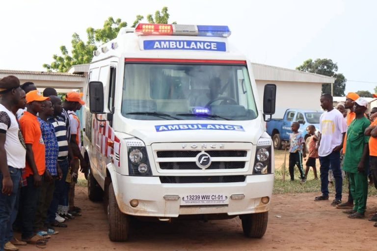 Côte d’Ivoire-AIP / Une ambulance offerte par le ministre Bouaké Fofana pour renforcer la prise en charge des urgences sanitaires à Wongué