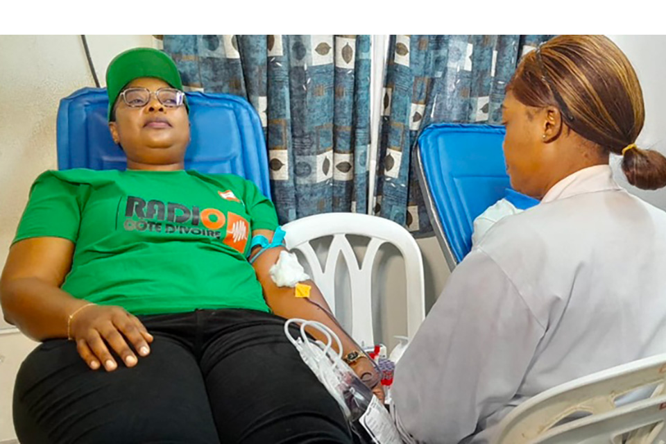 AIP/ Une opération de don de sang mobilise le personnel de Radio Côte d’Ivoire à Abidjan