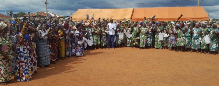 Côte d’Ivoire – AIP / Fête des mères 2026 : Traoré Adam-Kolia comble les femmes de la sous-préfecture de Ouellé de cadeaux