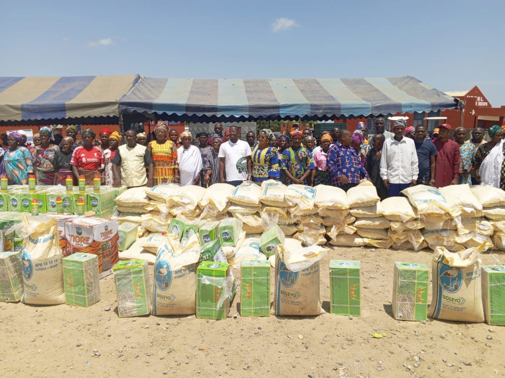 Côte d’Ivoire – AIP/ Don de cinq tonnes d’intrants et produits phytosanitaires aux producteurs de Doropo pour améliorer la productivité agricole
