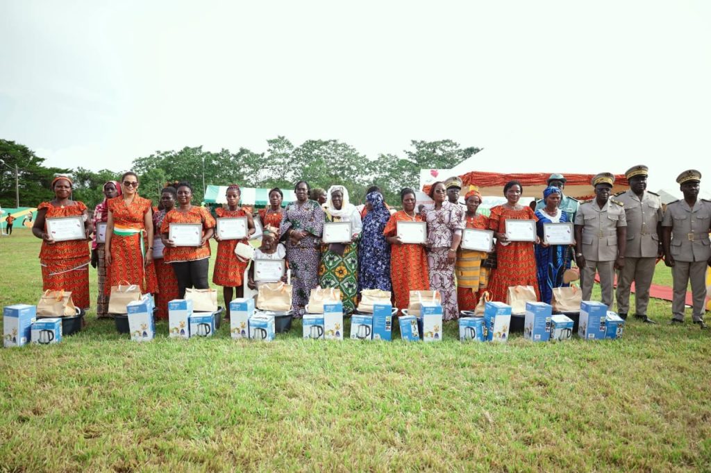 Côte d’Ivoire-AIP /Plus de 1,5 million FCFA et des équipements remis aux femmes de Mayo pour renforcer leur autonomie