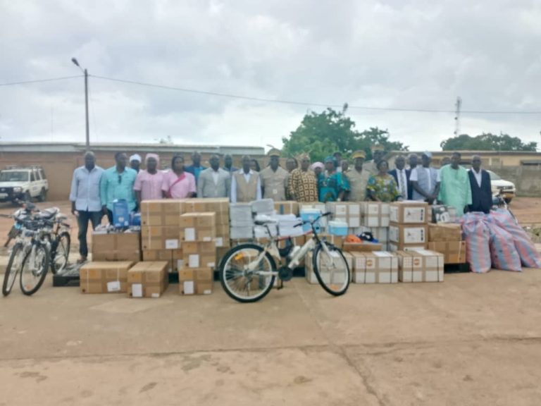 Côte d’Ivoire-AIP/ L’UNFPA dote la direction régionale de la santé du Bounkani en kits d’urgence