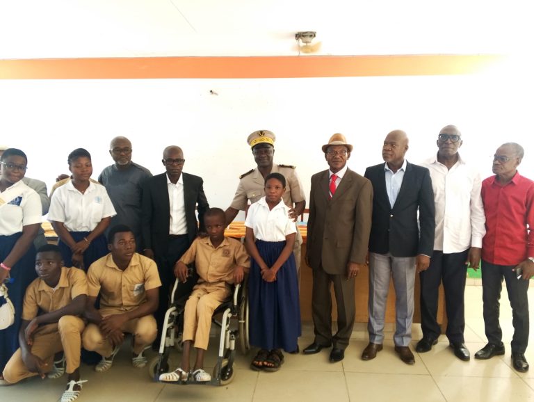 Côte d’Ivoire-AIP / Des élèves de la région de la Nawa en situation de handicap reçoivent des dons de la communauté scolaire Éducation nationale Côte d'Ivoire