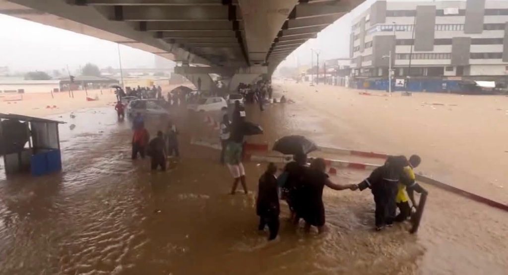 Côte d’Ivoire-AIP/ Météo : vigilance orange maintenue à Abidjan après de fortes pluies, perturbant la circulation