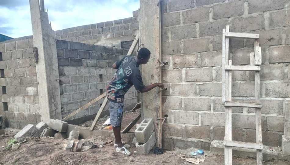 Côte d’Ivoire-AIP/ Des élèves de Sakassou se tournent vers les métiers du bâtiment pendant les vacances scolaires