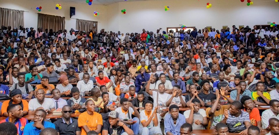 Côte d’Ivoire-AIP/ Le ministre Adama Diawara annonce la revalorisation prochaine des bourses et des aides alimentaires aux étudiants