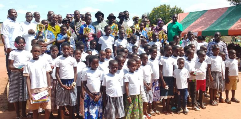 Côte d’Ivoire – AIP/ M’Bahiakro : plus de 70 élèves célébrés à la première édition du concours d’excellence Touman Koffi à M’Bahiakro