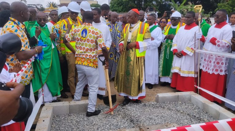 Côte d’Ivoire-AIP / Église Catholique : L’archevêque d’Abidjan lance le chantier de construction d’une nouvelle paroisse à Abidjan-Cocody