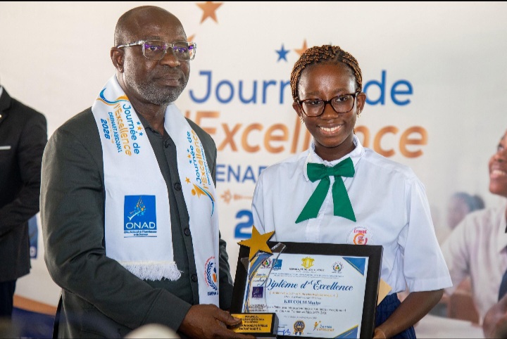 Côte d’Ivoire-AIP/ Excellence scolaire à Abidjan : Amara Sanogo (ONAD) parraine des « influenceurs positifs » et promet un club d’élite