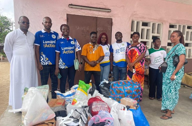 AIP/ La JEC-CI apporte assistance et réconfort à 20 familles sinistrées à Vridi Canal et Koumassi campement