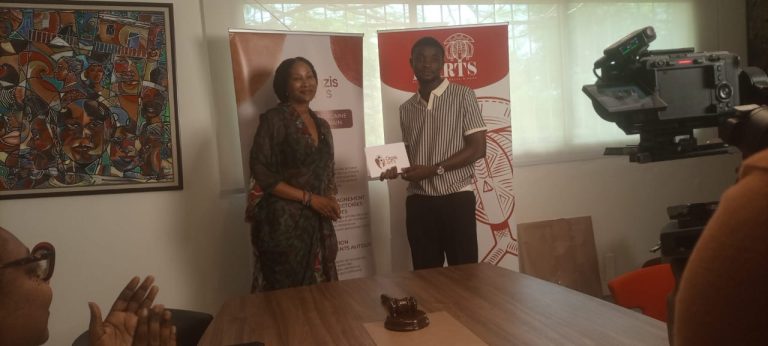 Côte d’Ivoire-AIP/ Arts plastiques : Bakayoko Fatogama récompensé par le prix Oazis Art’s dédié à la promotion des jeunes talents