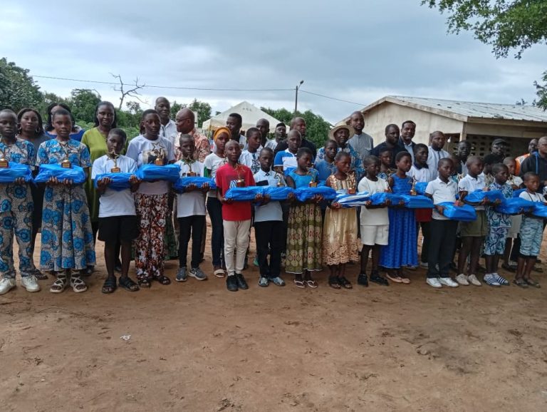 Côte d’Ivoire-AIP/ Prix d’excellence Aka Benie : 156 élèves du primaire récompensés à Etoubéty lors de la 14ᵉ édition