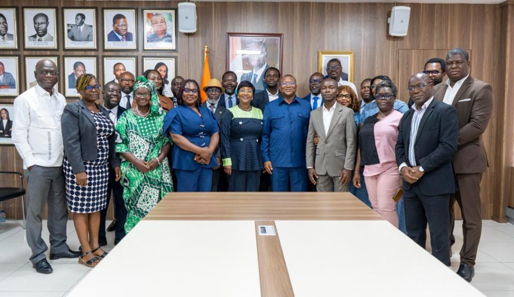 Côte d’Ivoire-AIP/Médias : les nouveaux dirigeants de l’UNJCI reçus par le ministre Amadou Coulibaly