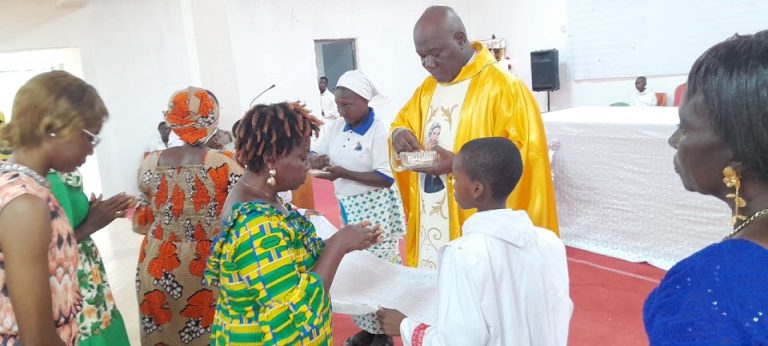 Côte d’Ivoire-AIP / Fête-Dieu 2026 à Tiébissou : le père David Pokou appelle les fidèles à cultiver l’amour et le pardon