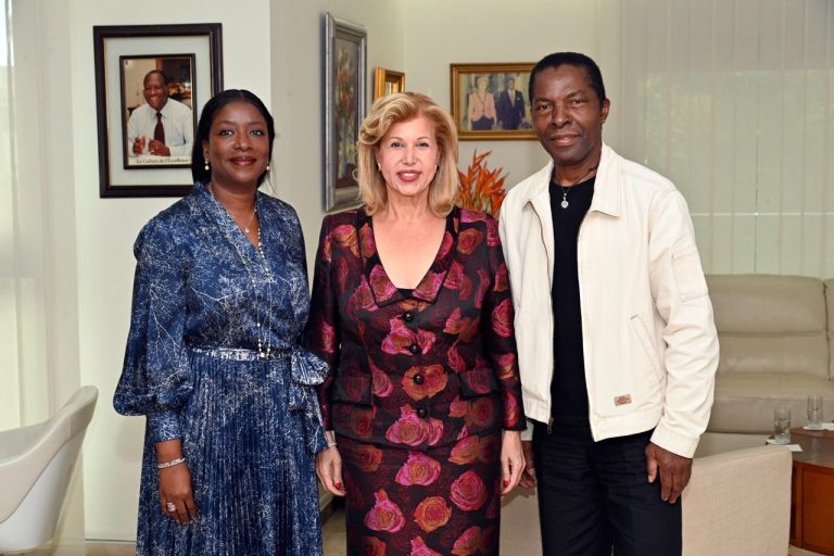 AIP/ La Première dame Dominique Ouattara reçoit en audience l’acteur ivoirien Isaac de Bankolé