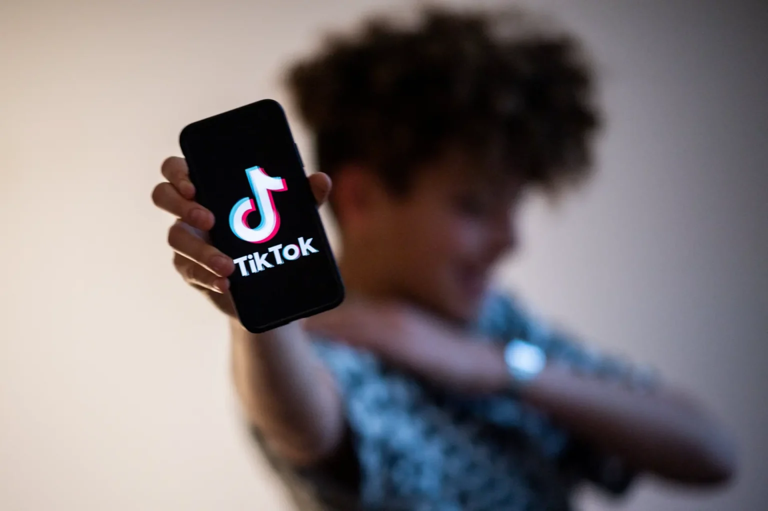 Côte d’Ivoire-AIP/Inter/ L’Union européenne ouvre une enquête sur les effets psychologiques de TikTok sur les mineurs (Rapport)