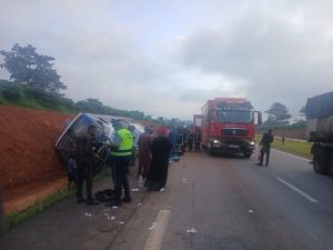 Côte d'Ivoire-AIP/ Deux morts et cinq blessés graves dans la sortie de route d'un car de transport sur l'autoroute du Sud
