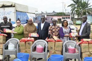 Côte d’Ivoire-AIP/Dominique Ouattara offre 20 millions FCFA aux familles endeuillées d’Attécoubé et appelle à la vigilance face aux risques liés aux pluies