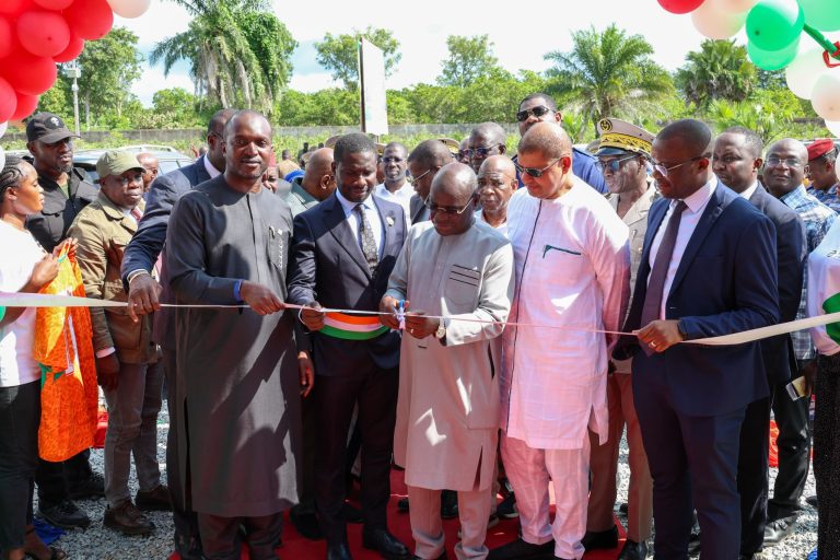 Côte d’Ivoire-AIP/ Le ministre Kalil Konaté inaugure les deux premières banques de Dabakala pour une meilleure inclusion financière dans la région