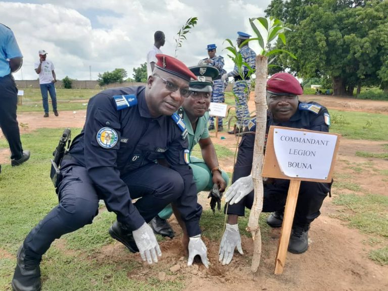 Côte d’Ivoire-AIP/ La Légion de gendarmerie mobile s’engage dans la restauration du couvert forestier à Bouna
