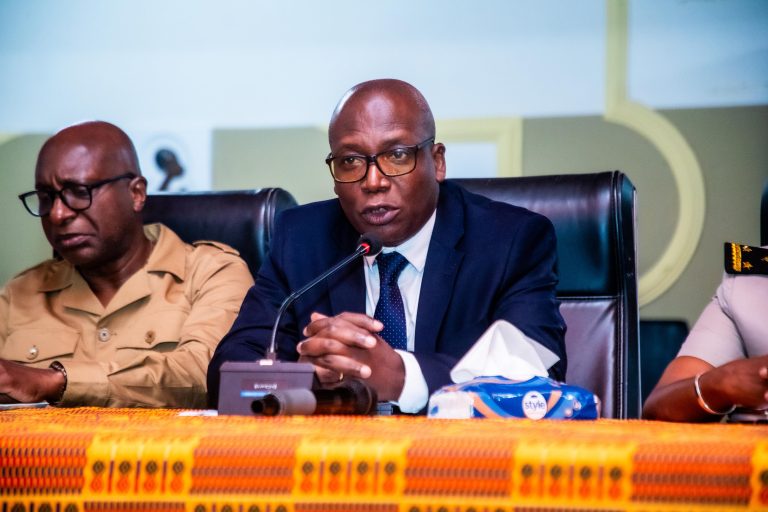 Côte d’Ivoire-AIP/ Incendie du Grand marché d’Aboisso : le ministère du Commerce et de l’Industrie au chevet des 54 commerçants sinistrés ASSOUA RAYMOND DIRCAB