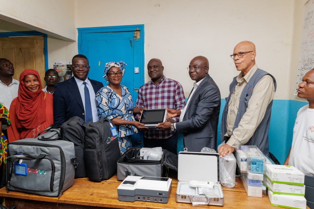 Côte d'Ivoire-AIP/ Le président du conseil régional du Hambol offre plus de 80 millions FCFA d’équipements médicaux aux hôpitaux de la région 