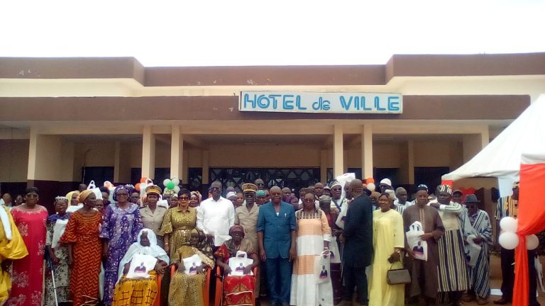 Côte d’Ivoire-AIP/La municipalité de Katiola rend hommage à 600 pères et mères pour leur contribution à la cohésion sociale