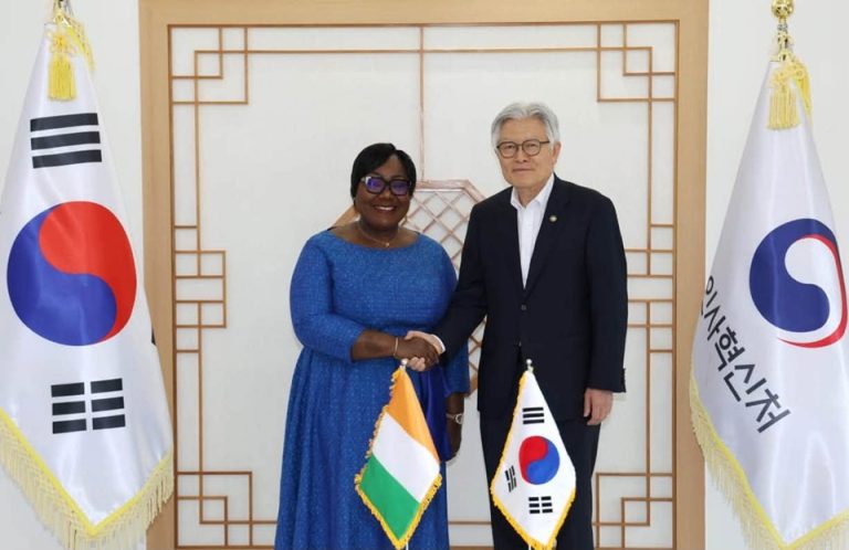 Côte d’Ivoire-AIP/Inter/ La ministre d’Etat Anne Ouloto-Lamizana échange à Séoul sur la dématérialisation et la gestion des ressources humaines