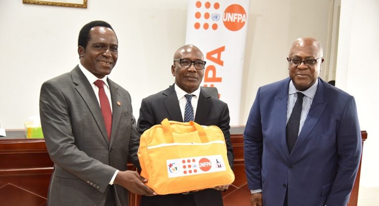 Côte d’Ivoire-AIP/ L’UNFPA dote l’ONPC de 400 kits de dignité pour les femmes sinistrées des catastrophes