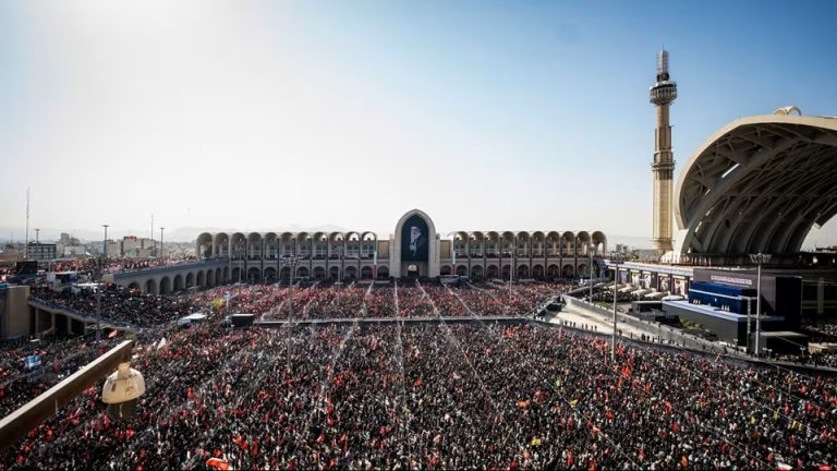 Côte d’Ivoire-AIP/Inter/ Une immense foule de fidèles participe aux funérailles d’État de l’ayatollah Ali Khamenei à Téhéran