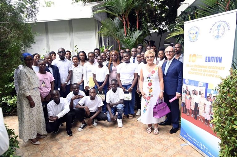 Côte d’Ivoire-AIP/ Quatorze élèves méritants s’envolent pour un séjour éducatif en France