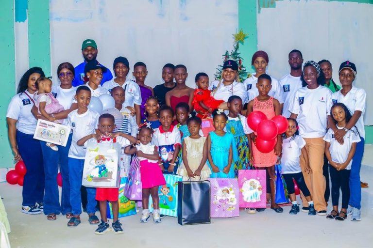 Côte d’Ivoire-AIP/ L’ONG « Les Sourires de Noël » prévoit d’étendre son arbre de Noël solidaire à trois villes en 2026