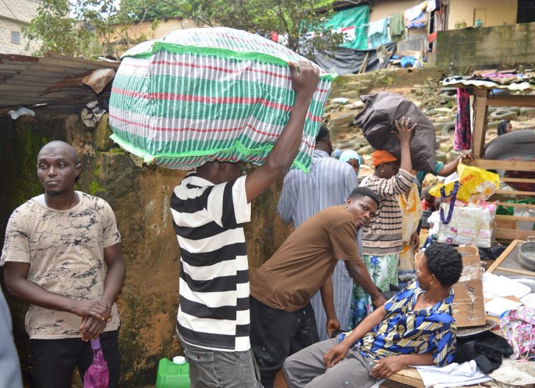 Côte d’Ivoire–AIP / Après les glissements de terrain à Attecoubé : les familles sinistrées quittent progressivement à Mossikro Banco-Nord