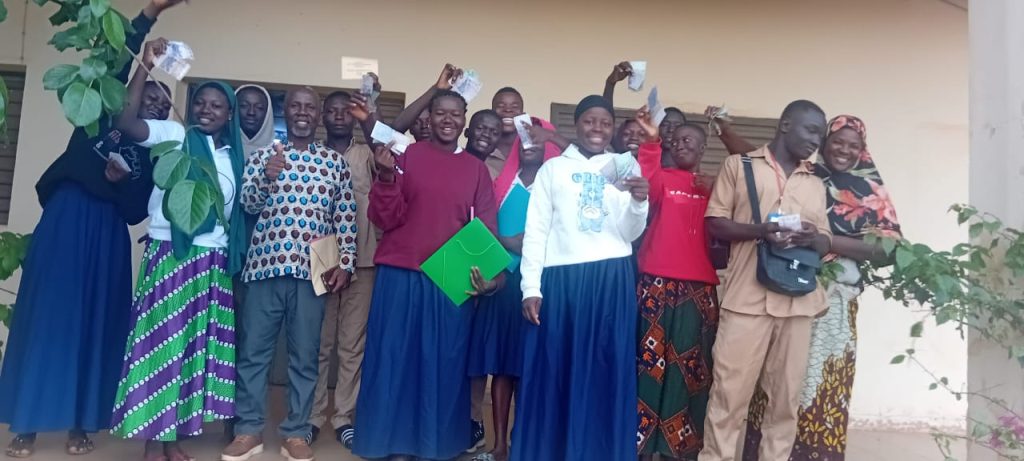 Côte d’Ivoire-AIP /Le député-maire M’Bengué récompense les admis avec mention au BEPC et au baccalauréat