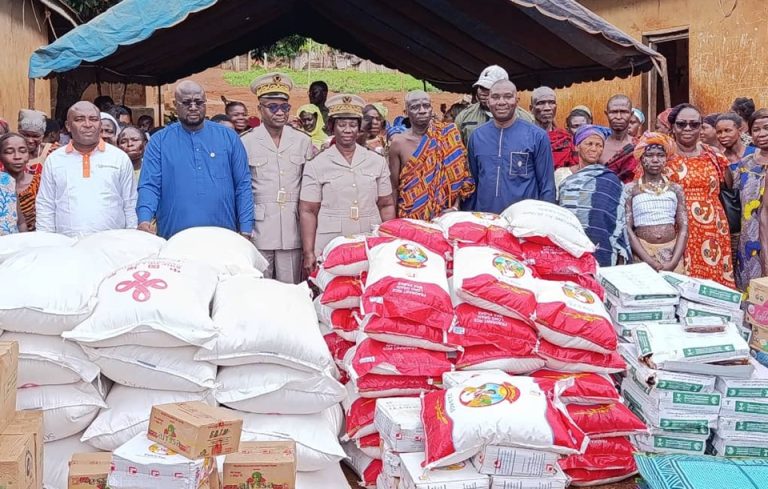 Côte d’Ivoire-AIP / Le gouvernement offre des vivres et des non-vivres aux sinistrés de la tornade à Tanda