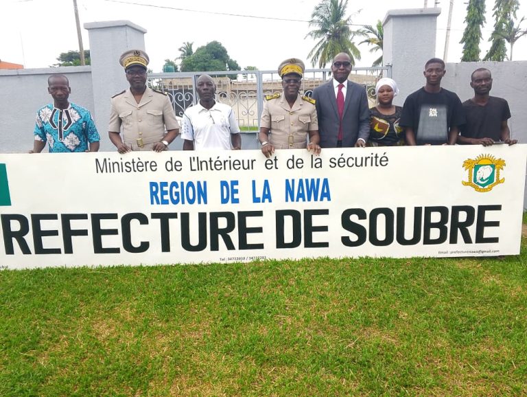 Côte d’Ivoire-AIP / Un don citoyen permet à la Préfecture de Soubré de renouveler sa plaque signalétique